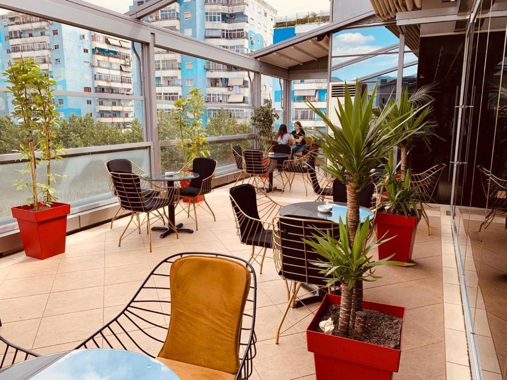 Hotel Relax Тирана Экстерьер фото